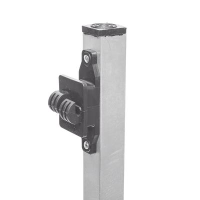 Poste de Paso de 1.2m para Cerca Electrificada de PTR Cuadrado de Aluminio de 1" de lado con 5 Aisladores Instalados. - Image 4